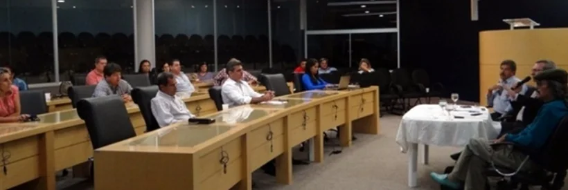 Reunião de auditores fiscais em auditório